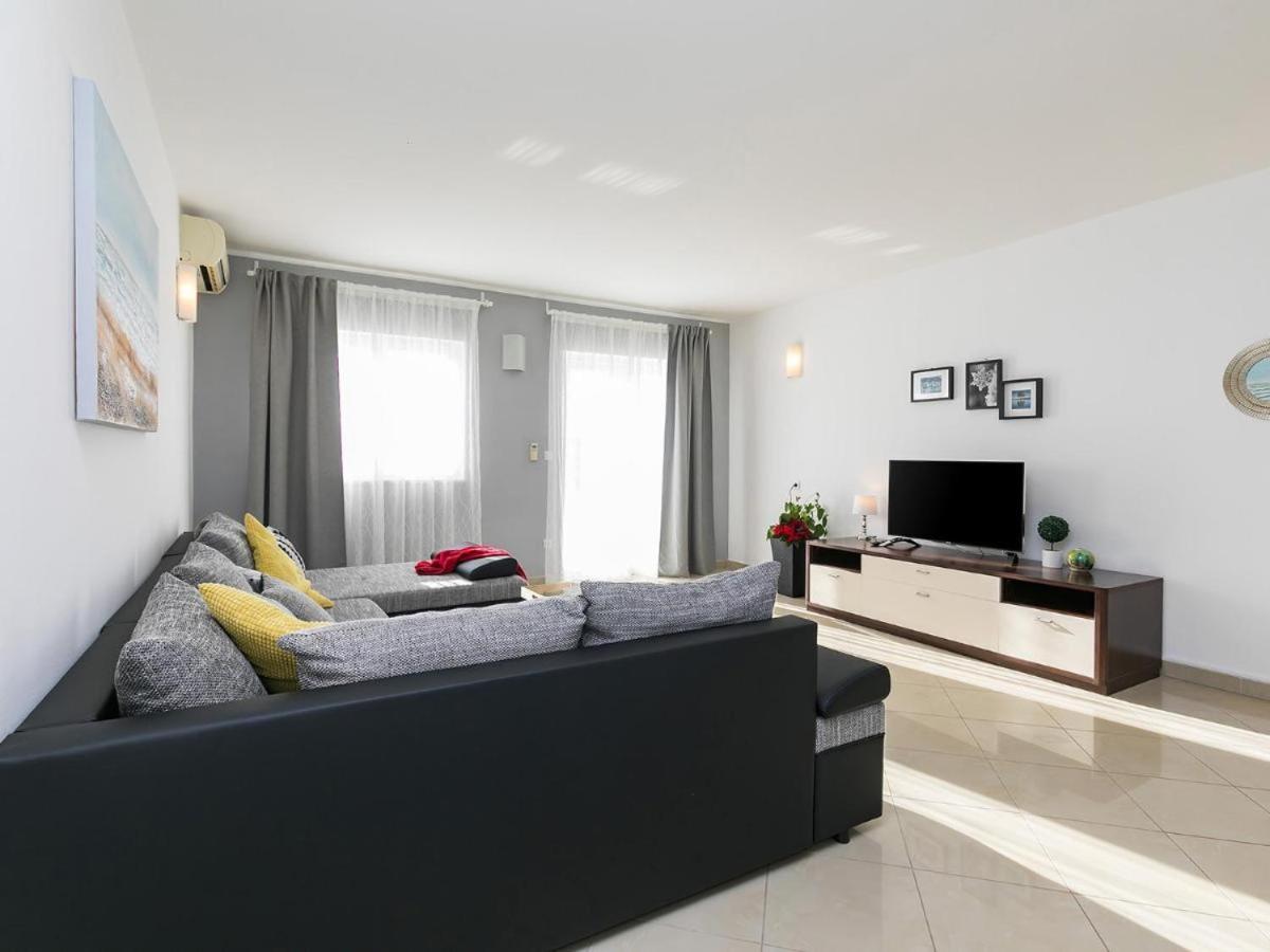 Apartment Dijana *